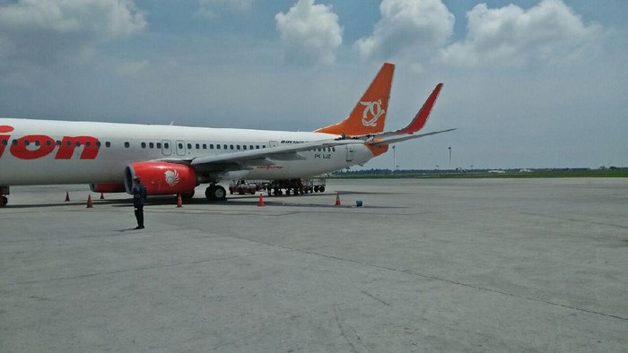 Detail Foto Pesawat Lion Air Di Bandara Nomer 42