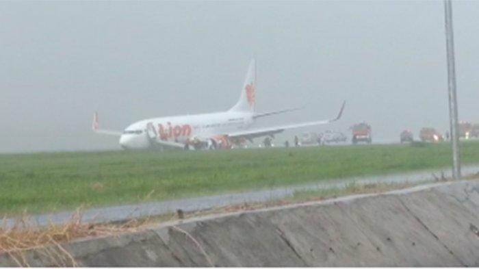 Detail Foto Pesawat Lion Air Di Bandara Nomer 43