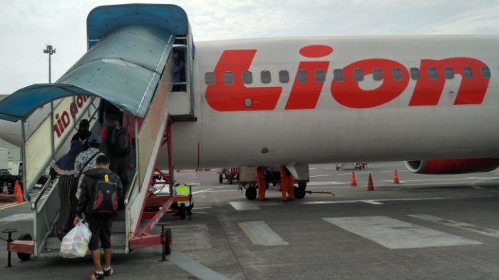 Detail Foto Pesawat Lion Air Di Bandara Nomer 50