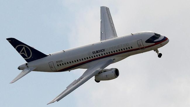 Detail Foto Pesawat Sukhoi Superjet 100 Nomer 23