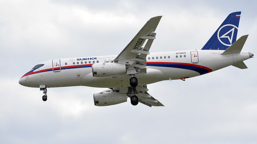 Download Foto Pesawat Sukhoi Superjet 100 Nomer 32