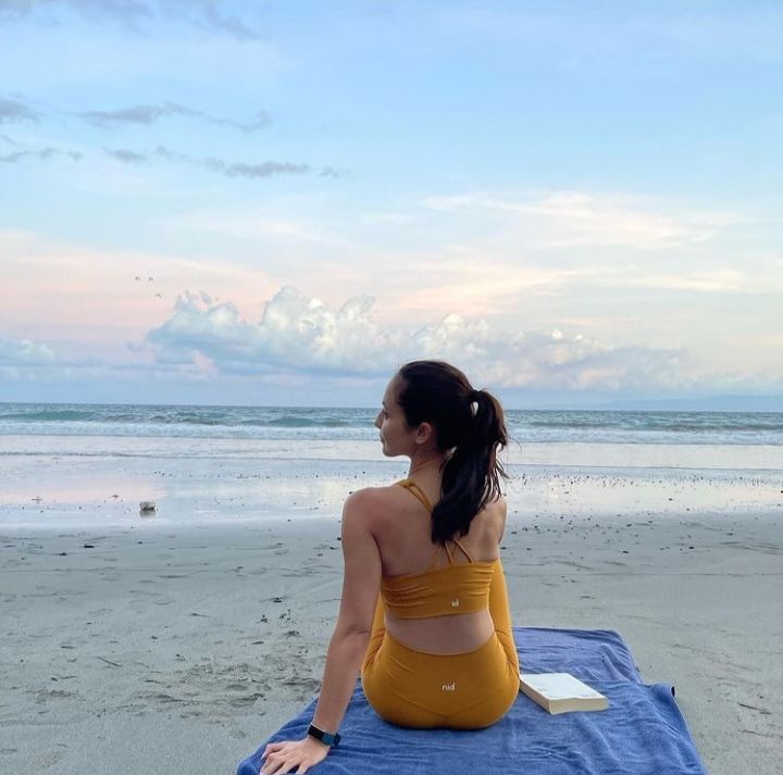 Detail Foto Pevita Pearce Di Pantai Nomer 27