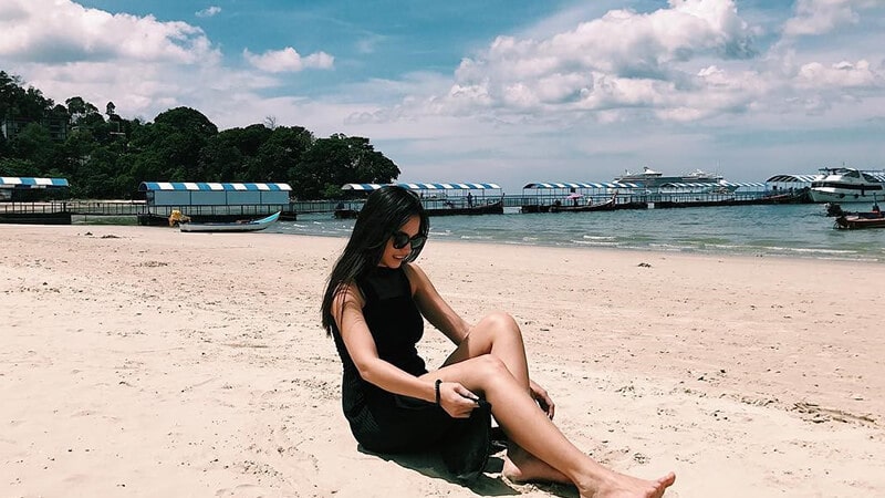 Detail Foto Pevita Pearce Di Pantai Nomer 34