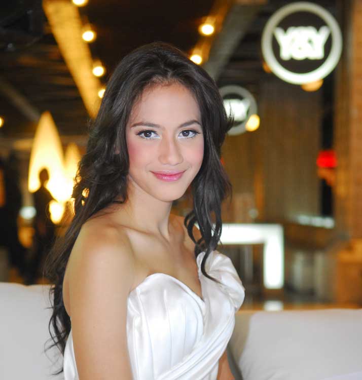 Detail Foto Pevita Pearce Terbaru Nomer 45