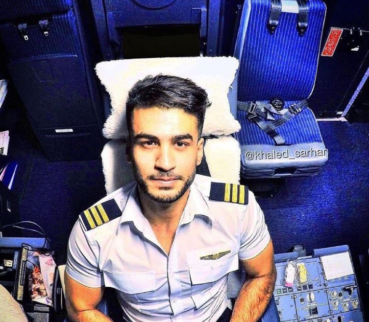 Detail Foto Pilot Ganteng Nomer 20