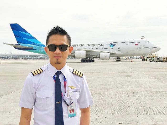 Foto Pilot Ganteng Garuda Indonesia - KibrisPDR