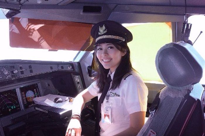 Detail Foto Pilot Wanita Nomer 2