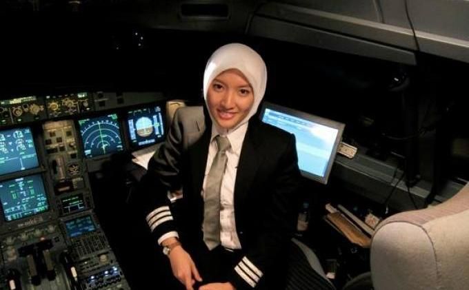 Detail Foto Pilot Wanita Nomer 9