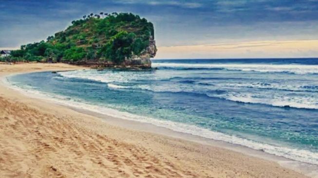 Detail Foto Pinggir Pantai Nomer 46