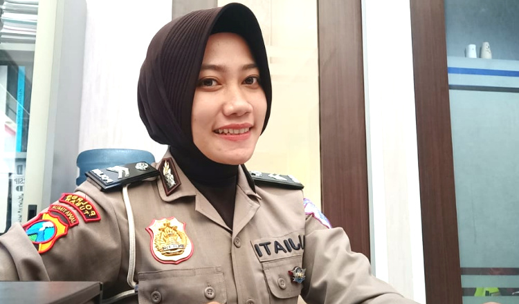 Detail Foto Polisi Cantik Nomer 37