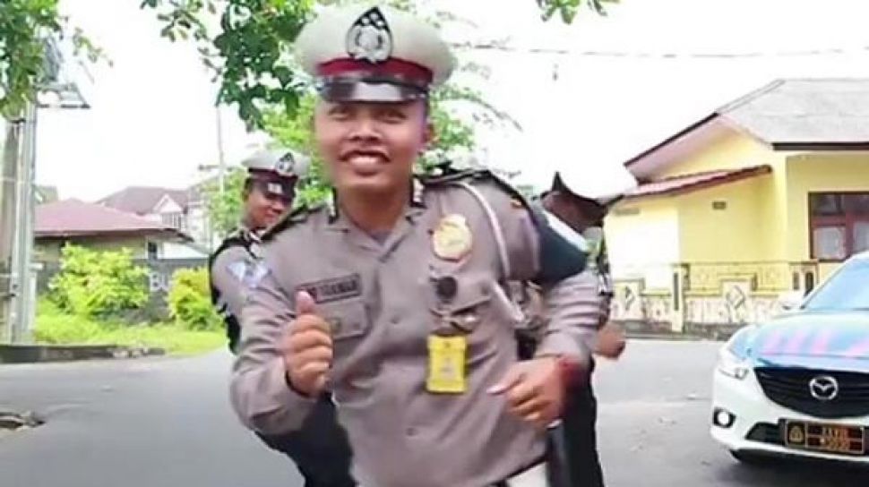 Detail Foto Polisi Lucu Nomer 4