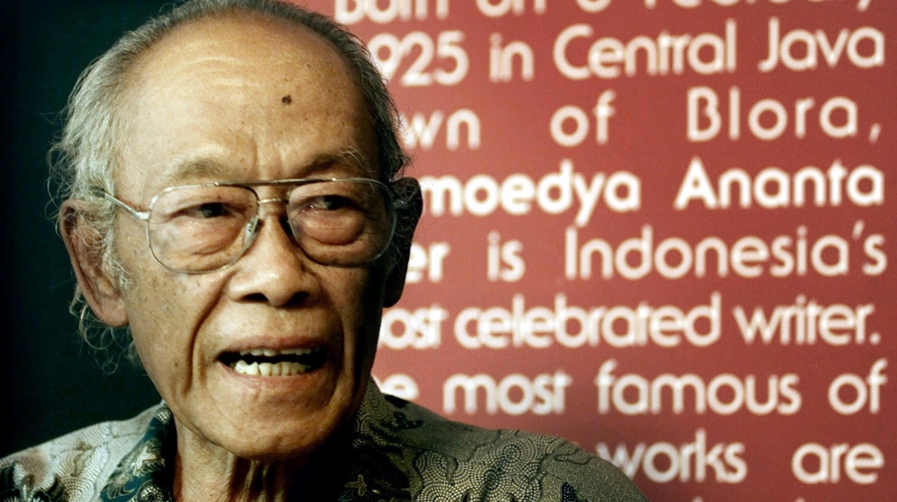 Detail Foto Pramoedya Ananta Toer Nomer 11