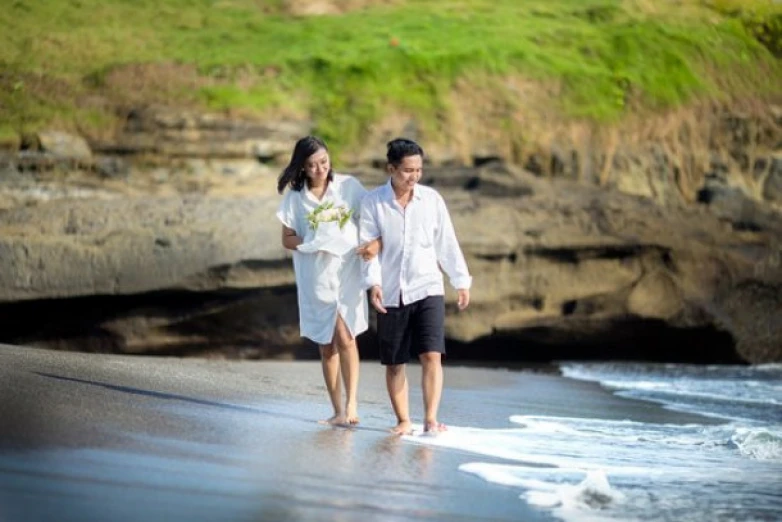 Detail Foto Prawedding Di Pantai Nomer 18