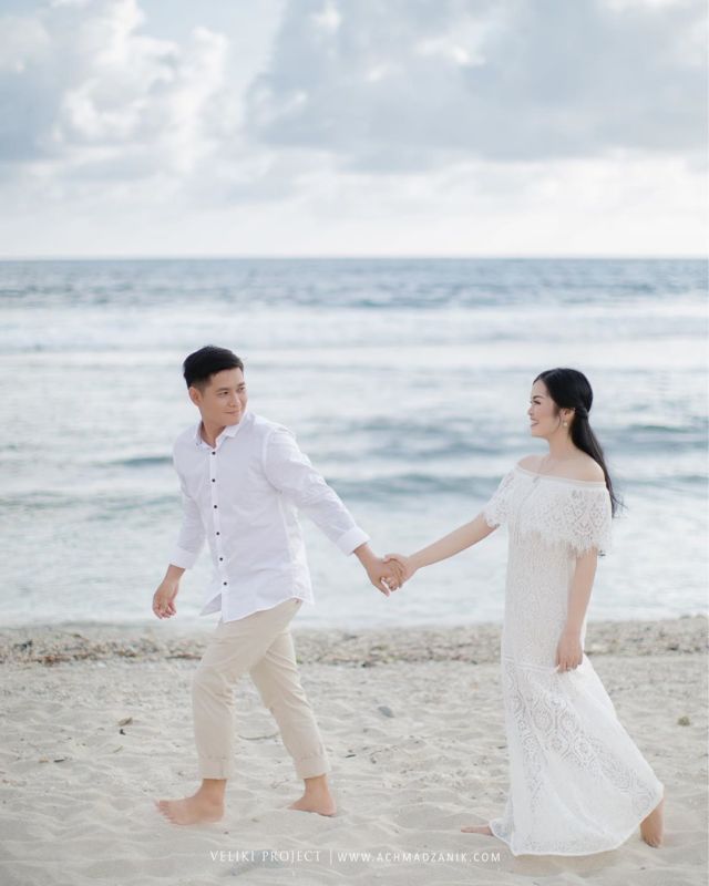 Detail Foto Prawedding Di Pantai Nomer 20