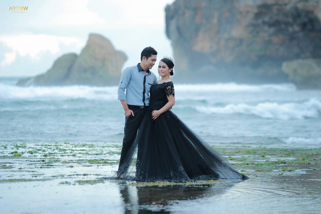 Detail Foto Prawedding Di Pantai Nomer 23