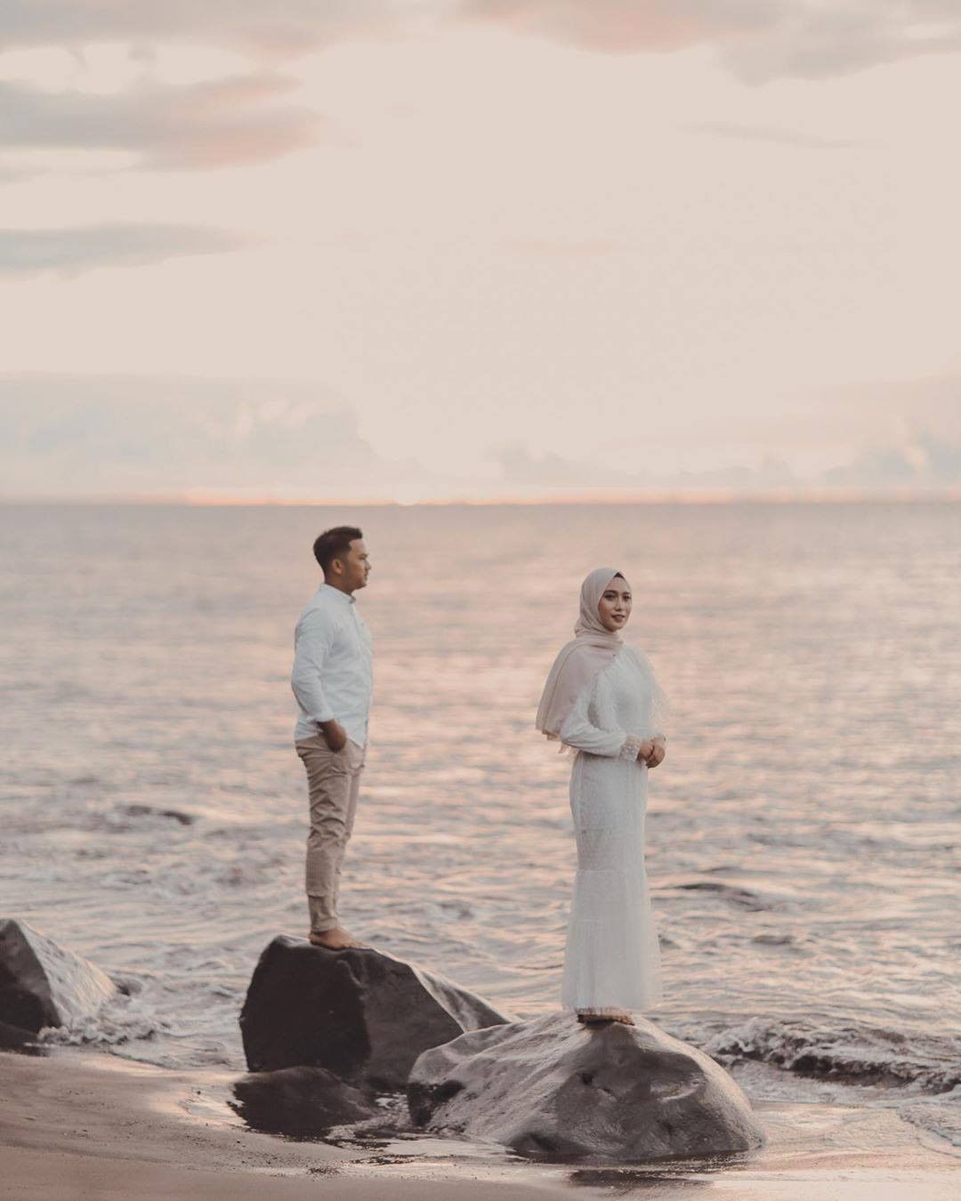 Detail Foto Prawedding Di Pantai Nomer 5