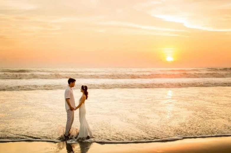 Detail Foto Prawedding Di Pantai Nomer 6