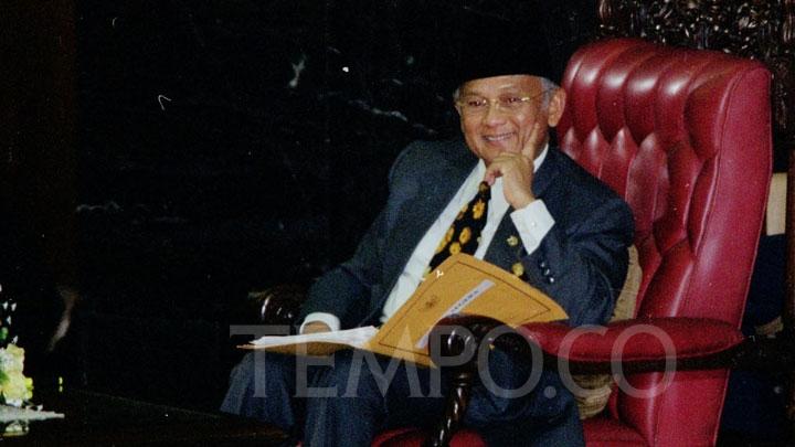 Detail Foto Presiden Habibie Nomer 16