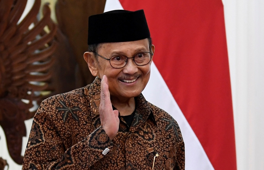 Detail Foto Presiden Habibie Nomer 34