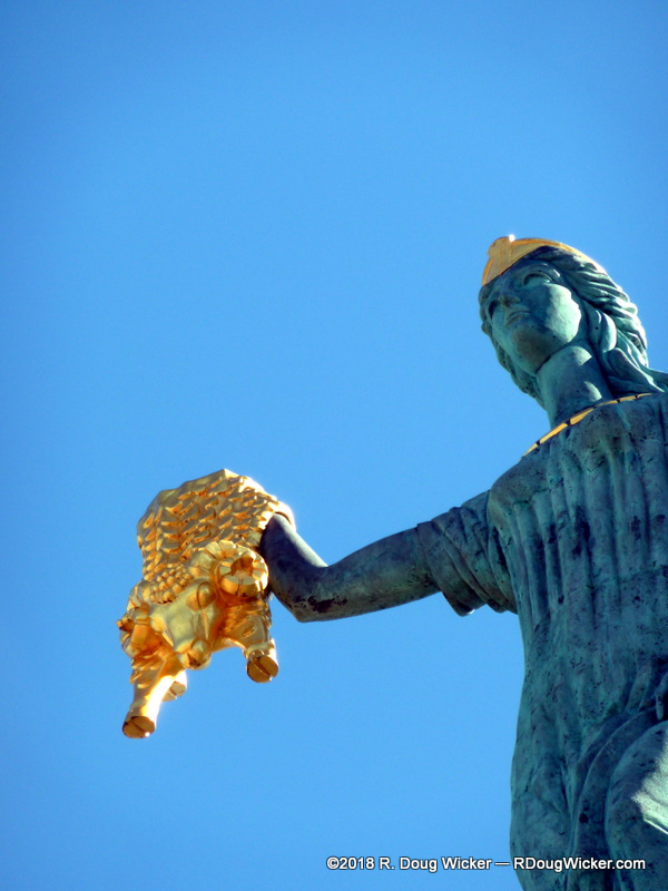 Detail Batumi Medea Statue Nomer 2