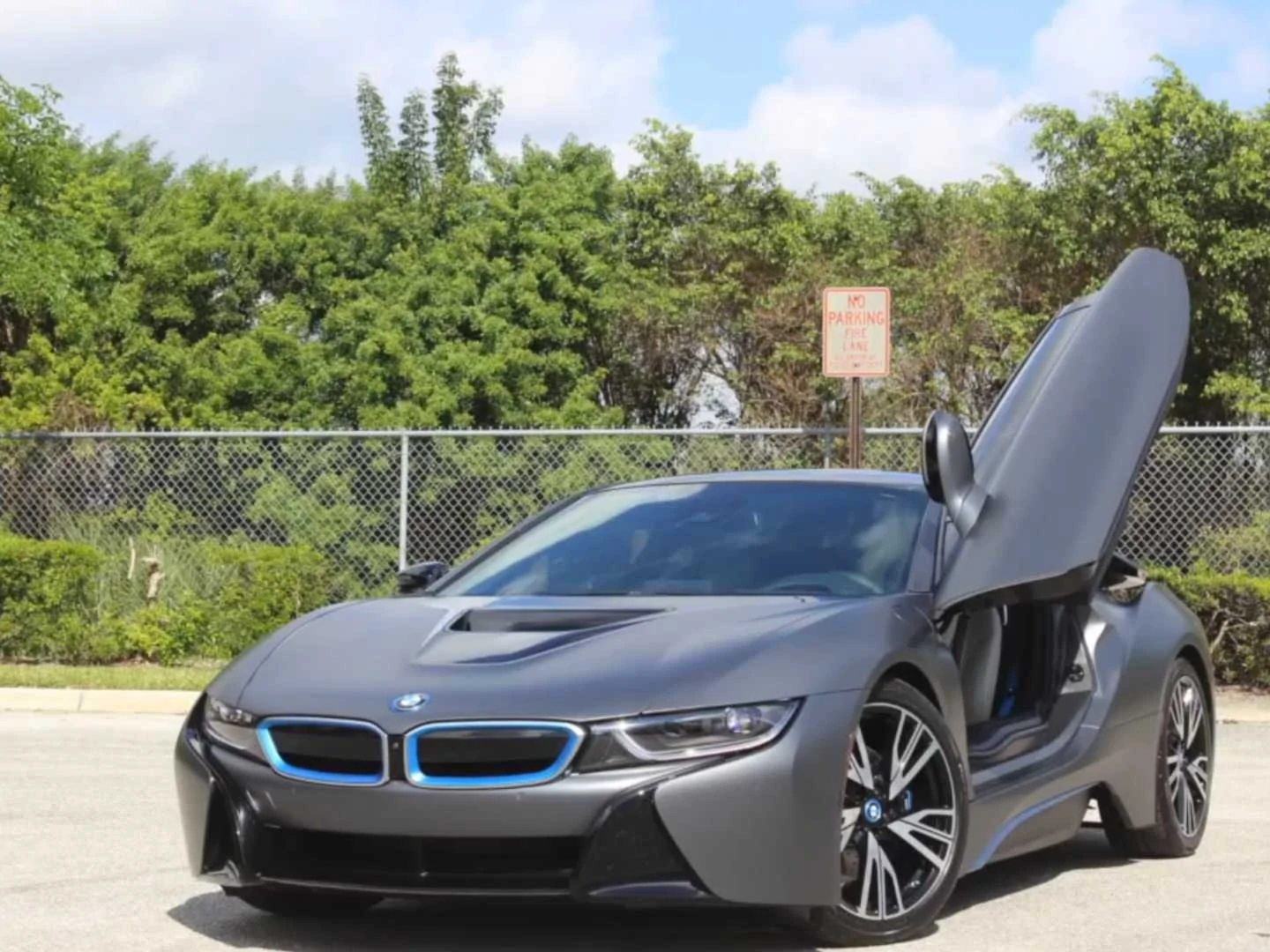 Detail Bmw I8 Matte Black Nomer 4