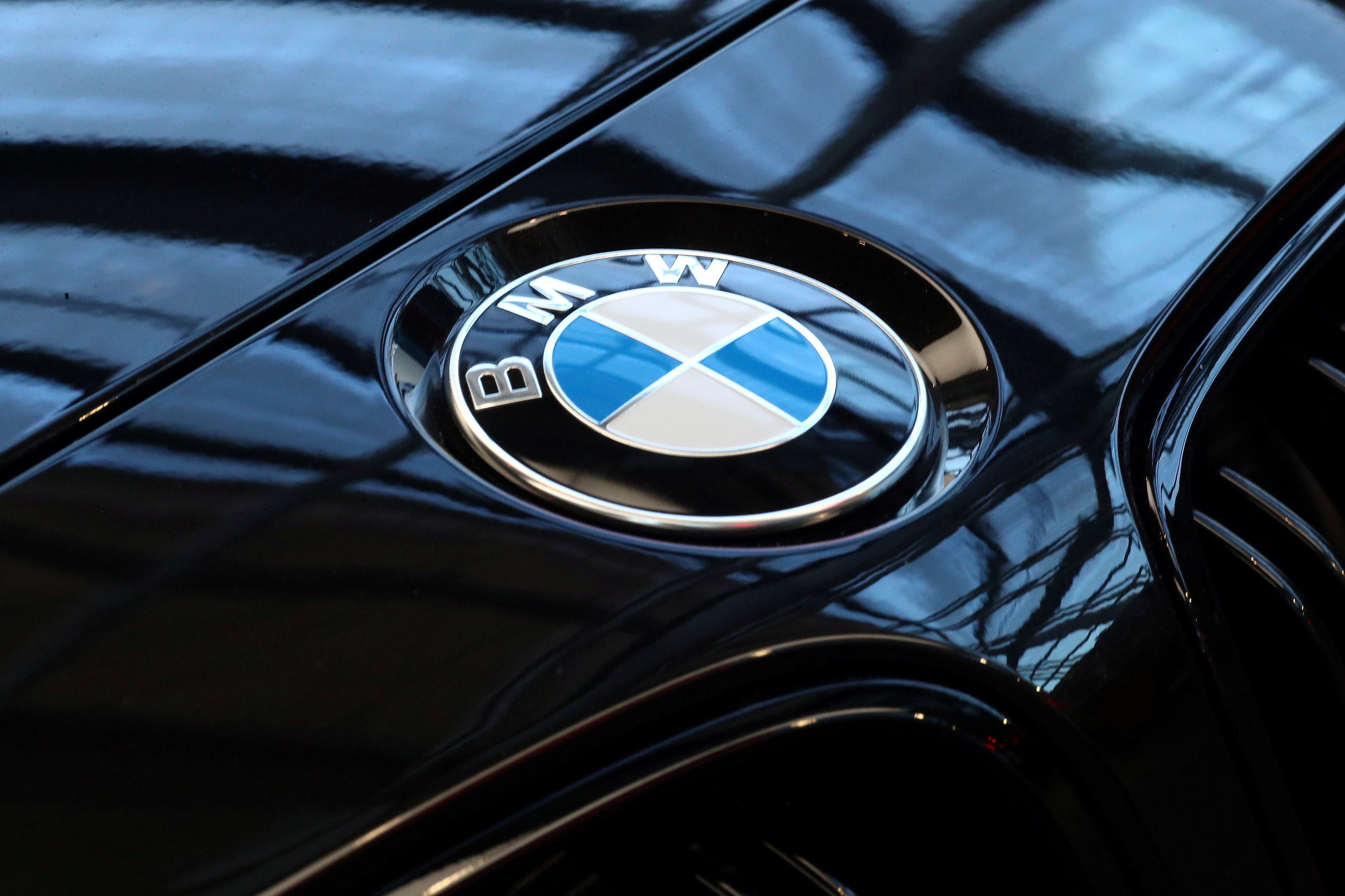 Detail Bmw Logo Nomer 58