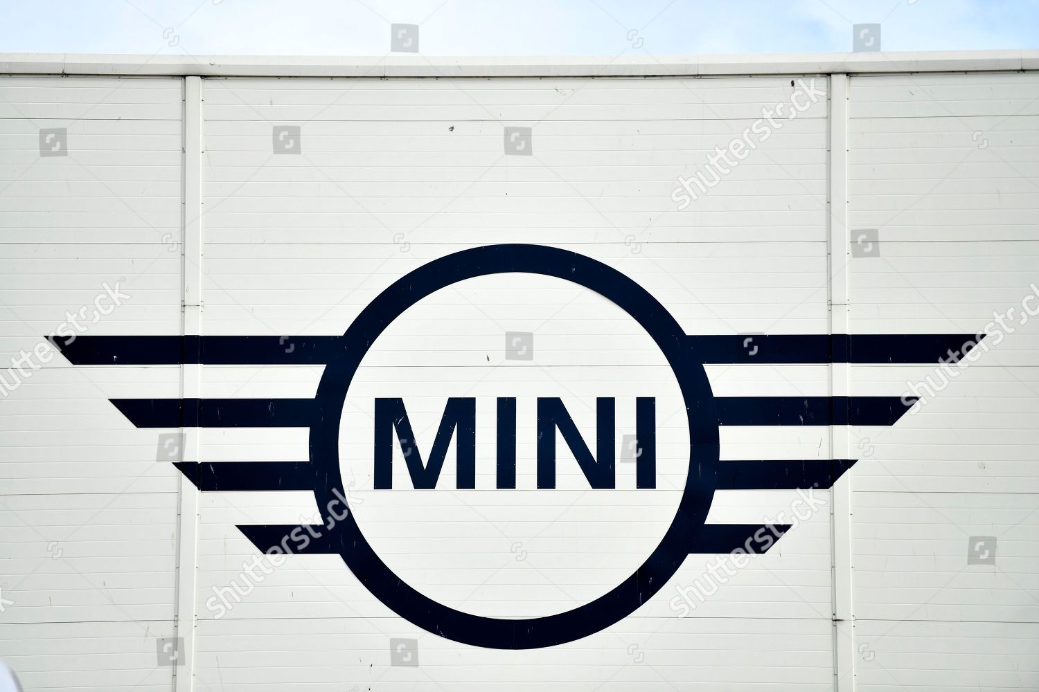 Detail Bmw Mini Logo Nomer 53