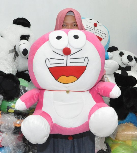 Detail Boneka Doraemon Pink Nomer 18