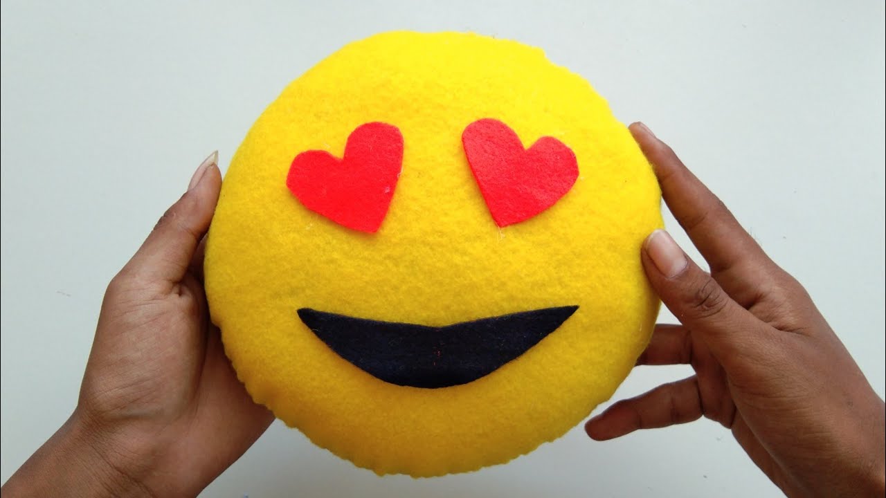 Boneka Emoticon Dari Kain Flanel - KibrisPDR