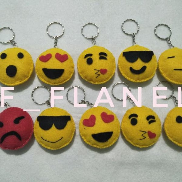 Detail Boneka Emoticon Dari Kain Flanel Nomer 31