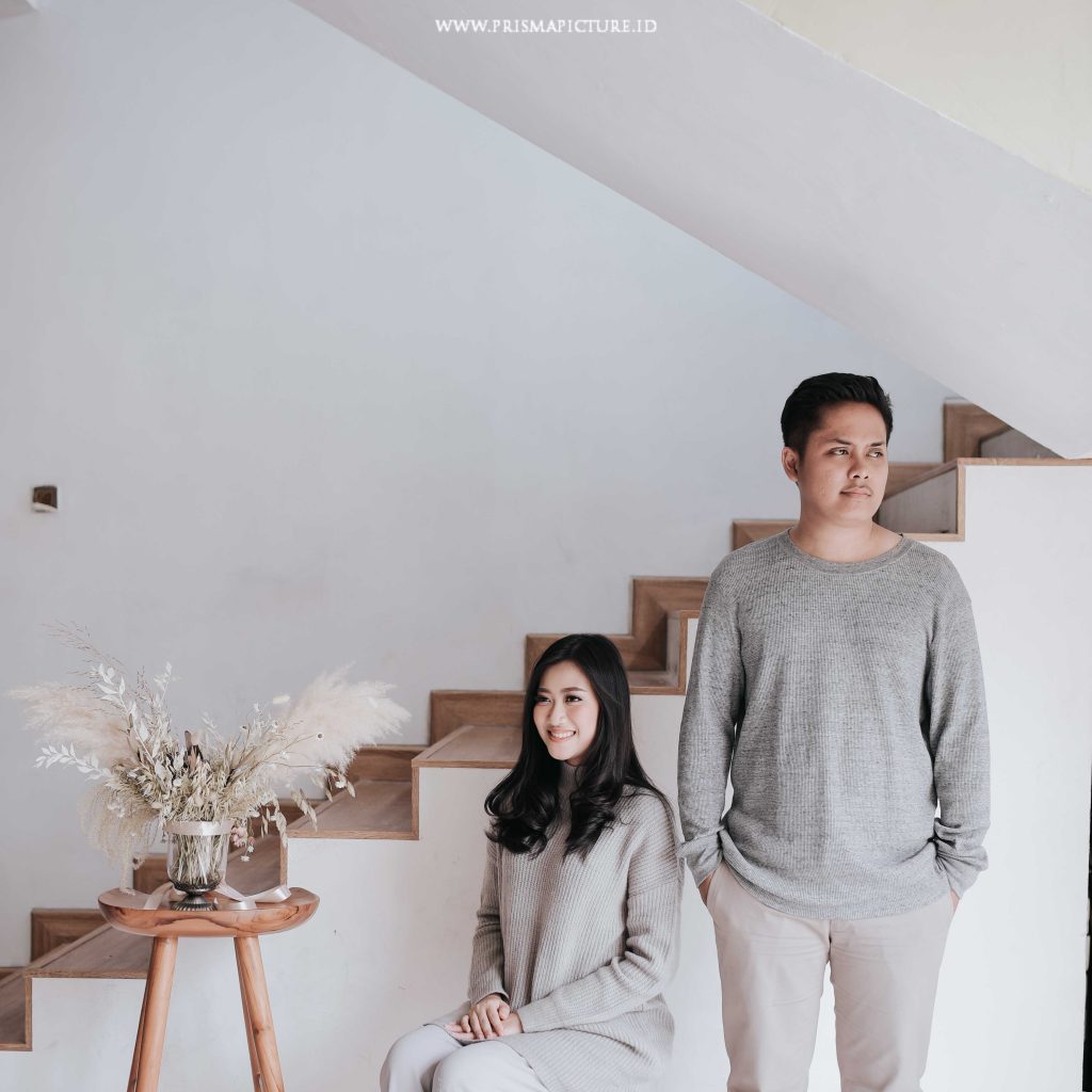 Detail Foto Prewedding Casual Indoor Nomer 10