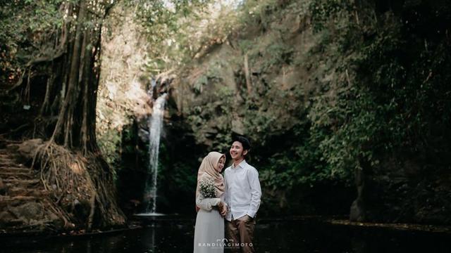 Detail Foto Prewedding Di Air Terjun Nomer 14