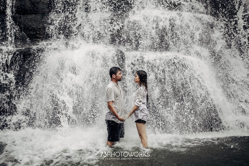 Detail Foto Prewedding Di Air Terjun Nomer 34