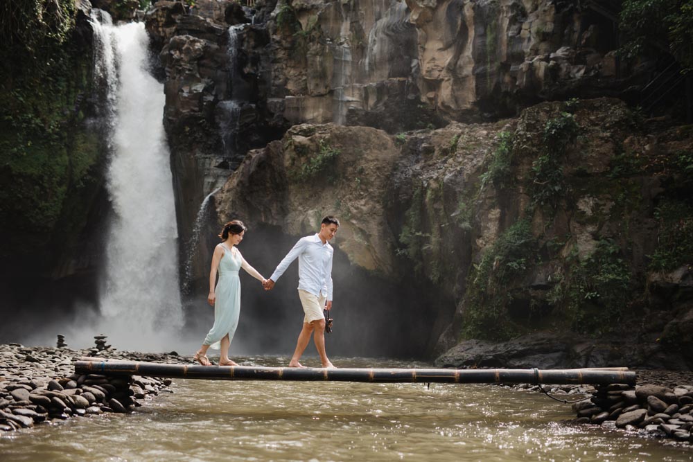 Detail Foto Prewedding Di Air Terjun Nomer 5