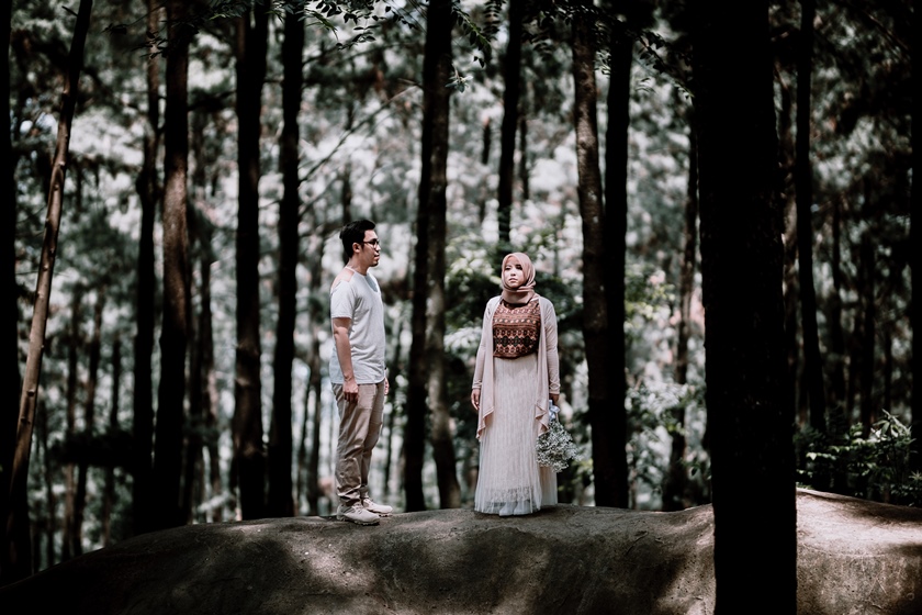 Detail Foto Prewedding Di Hutan Pinus Nomer 16