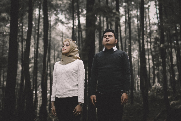 Detail Foto Prewedding Di Hutan Pinus Nomer 42