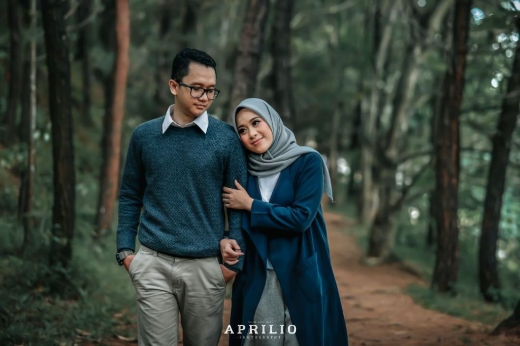 Detail Foto Prewedding Di Hutan Pinus Nomer 43