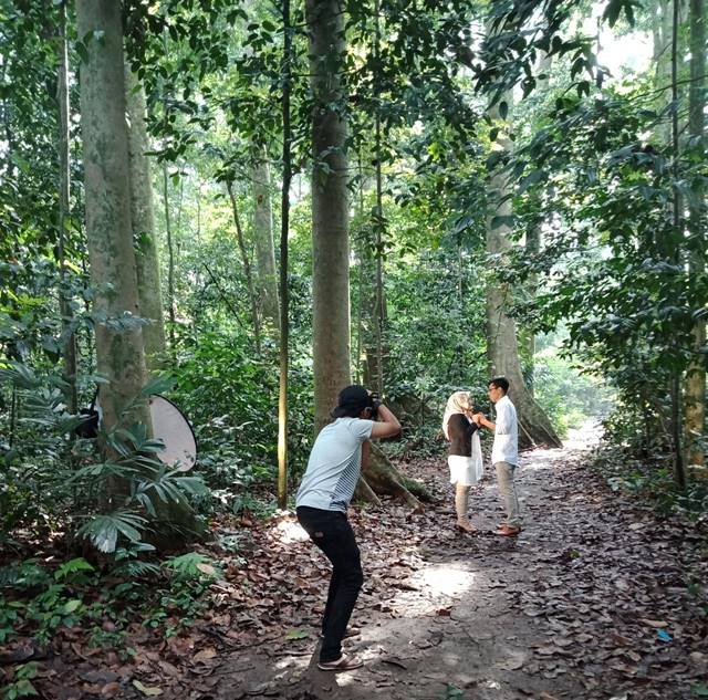 Detail Foto Prewedding Di Kebun Raya Bogor Nomer 38