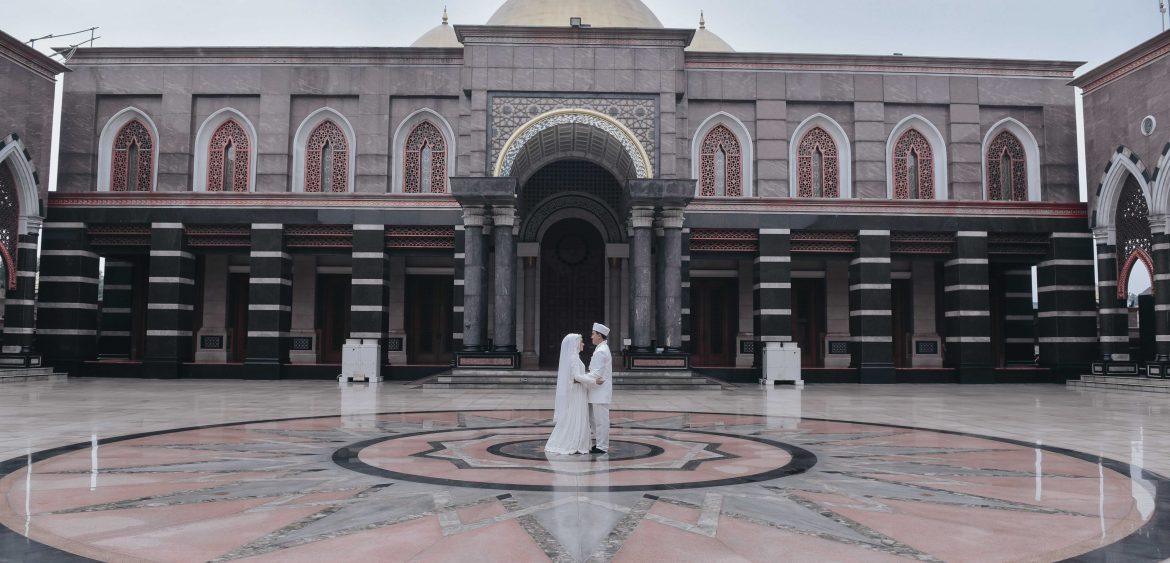 Detail Foto Prewedding Di Masjid Kubah Emas Nomer 4