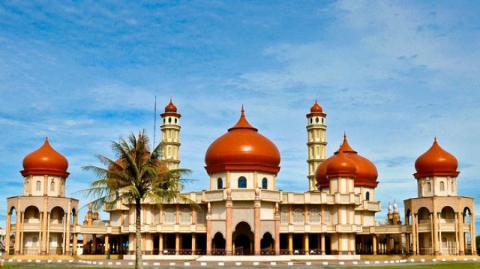 Detail Foto Prewedding Di Masjid Kubah Emas Nomer 30