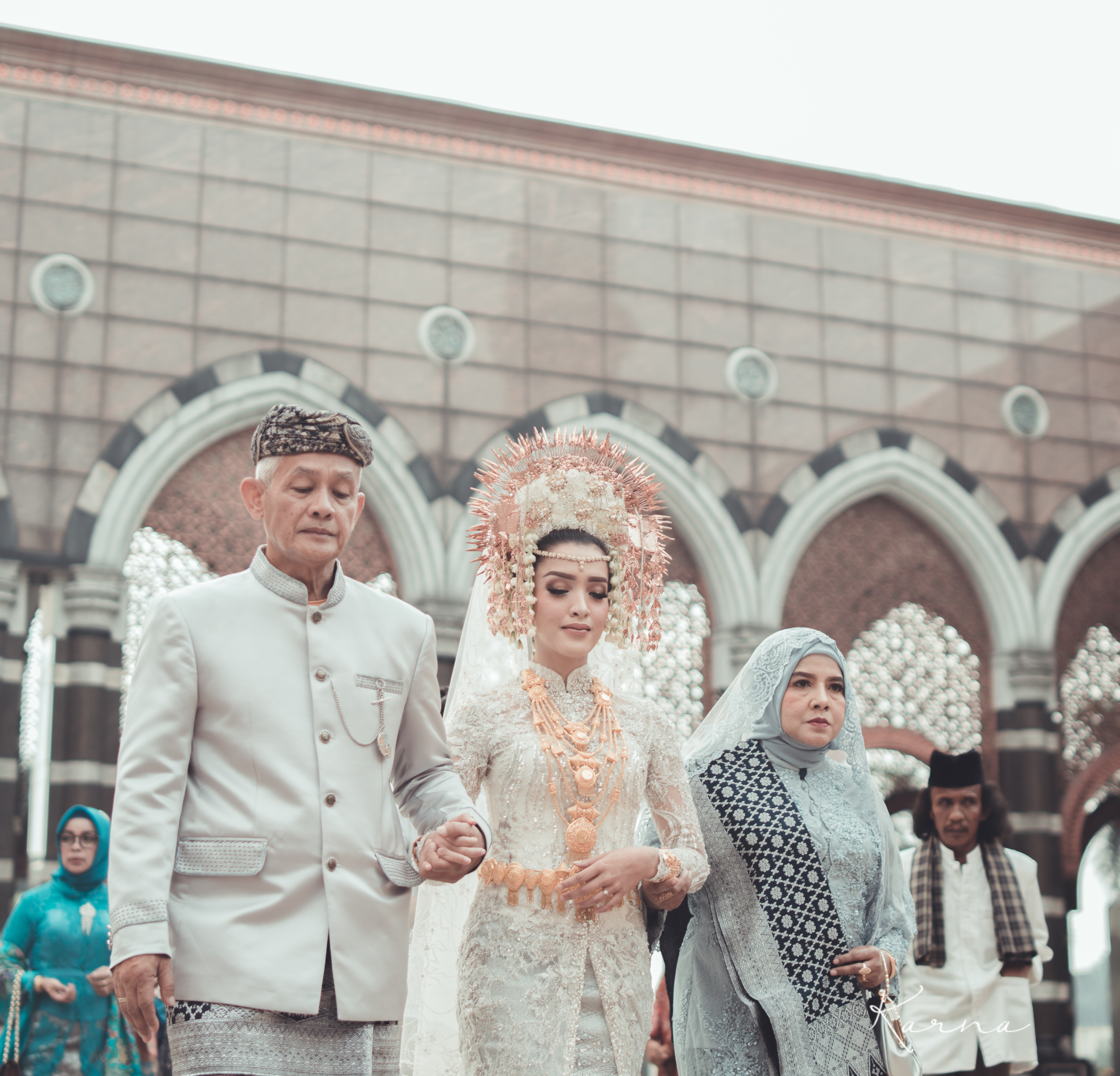 Detail Foto Prewedding Di Masjid Kubah Emas Nomer 34