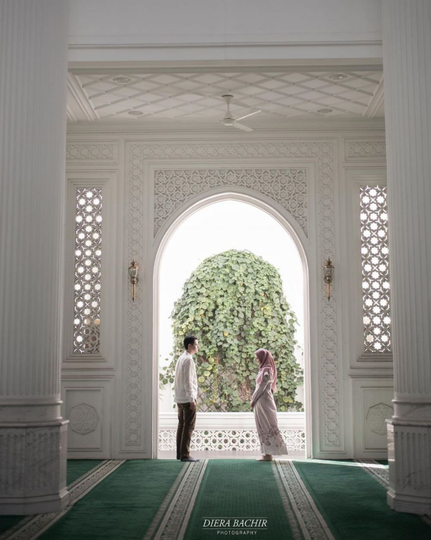 Detail Foto Prewedding Di Masjid Kubah Emas Nomer 48