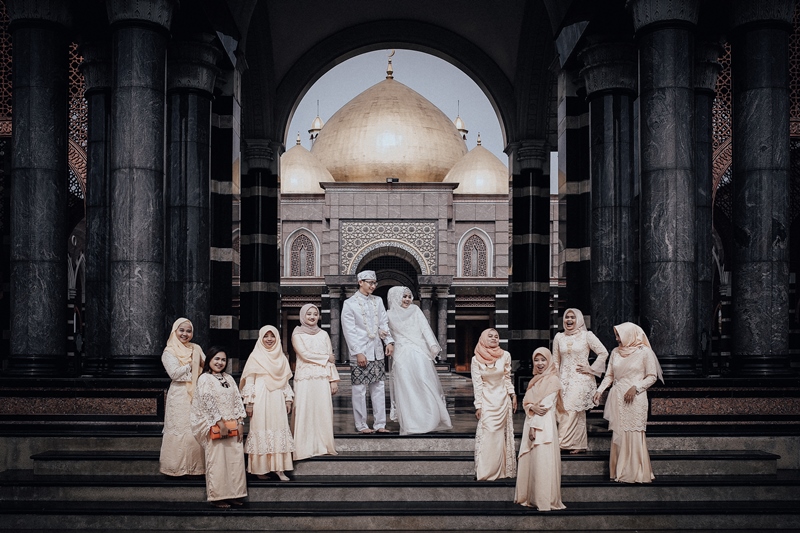 Detail Foto Prewedding Di Masjid Kubah Emas Nomer 8