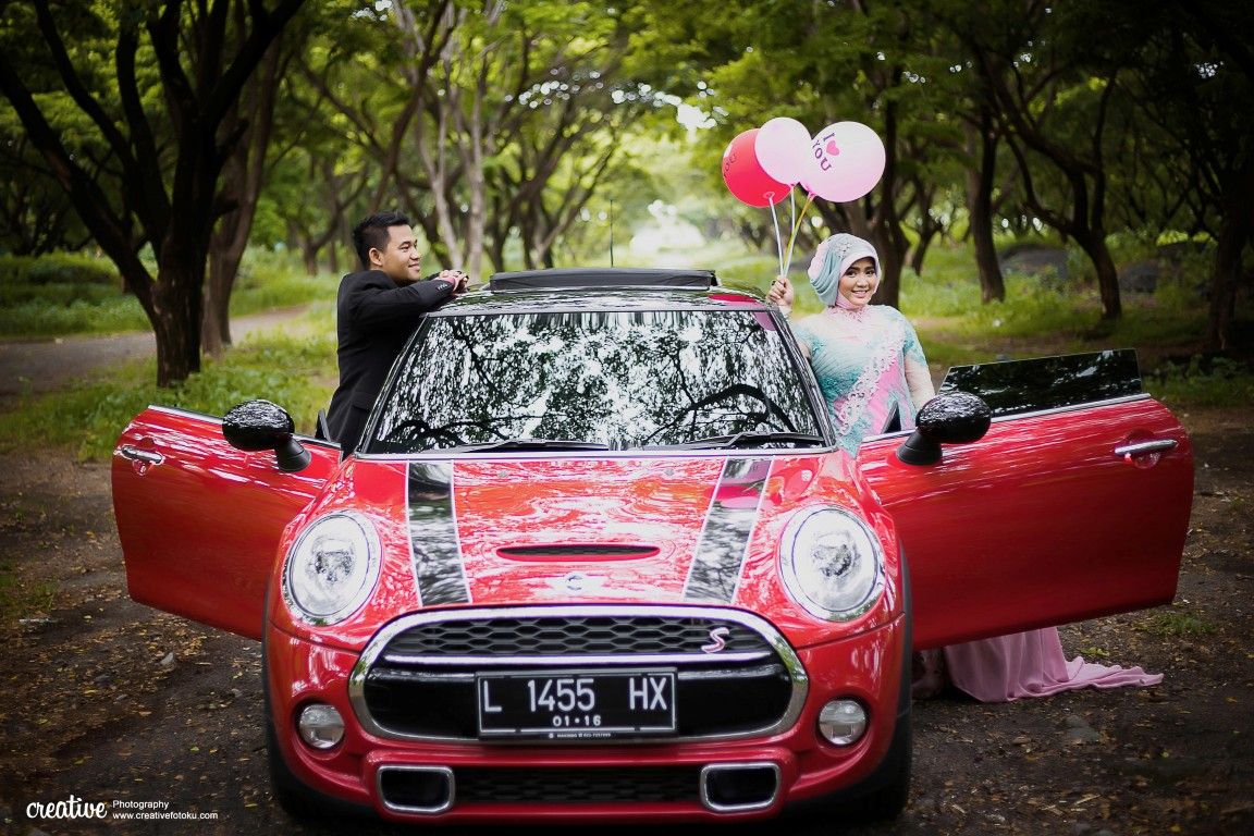 Detail Foto Prewedding Di Mobil Nomer 11