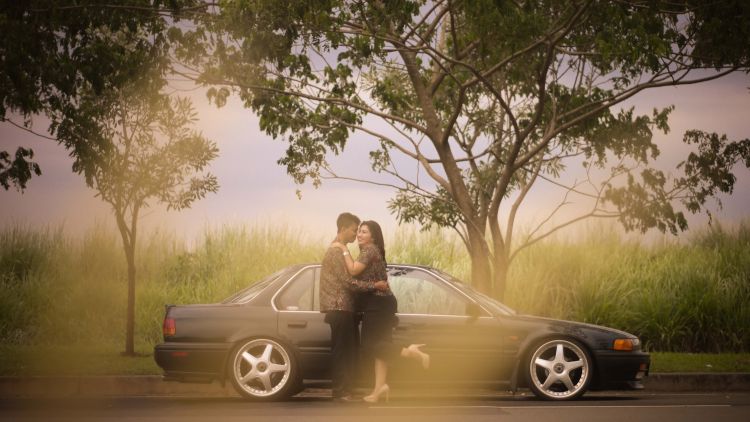 Detail Foto Prewedding Di Mobil Nomer 17