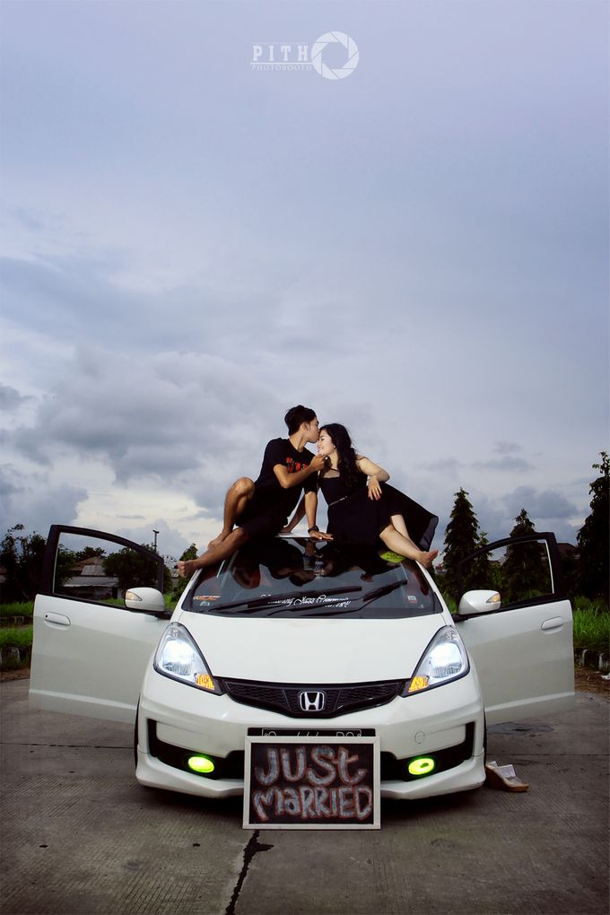 Detail Foto Prewedding Di Mobil Nomer 45