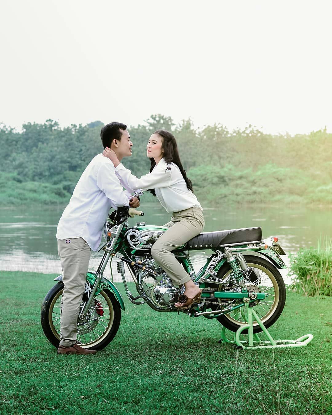 Detail Foto Prewedding Di Motor Nomer 14