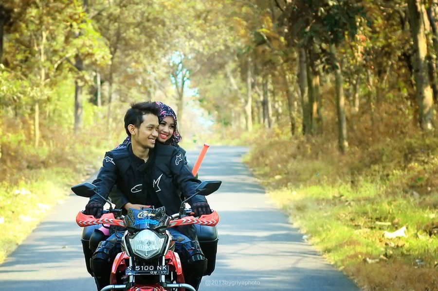 Detail Foto Prewedding Di Motor Nomer 31