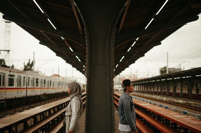 Detail Foto Prewedding Di Rel Kereta Api Nomer 35