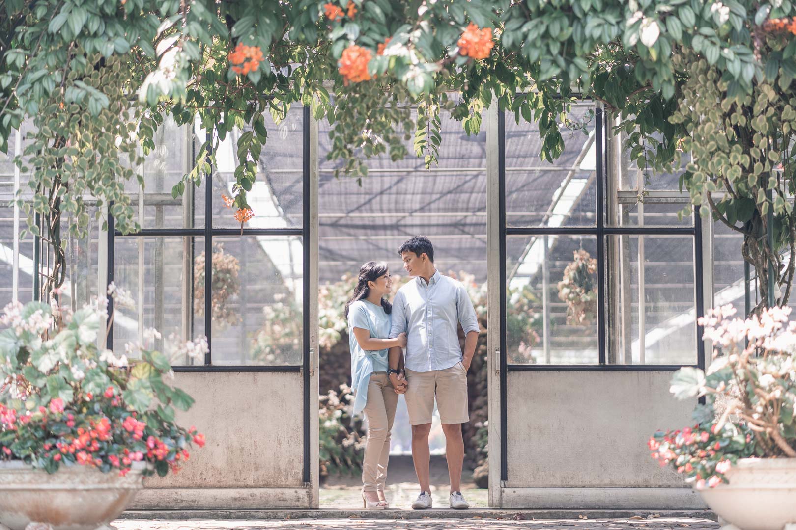 Detail Foto Prewedding Di Taman Bunga Nusantara Nomer 22